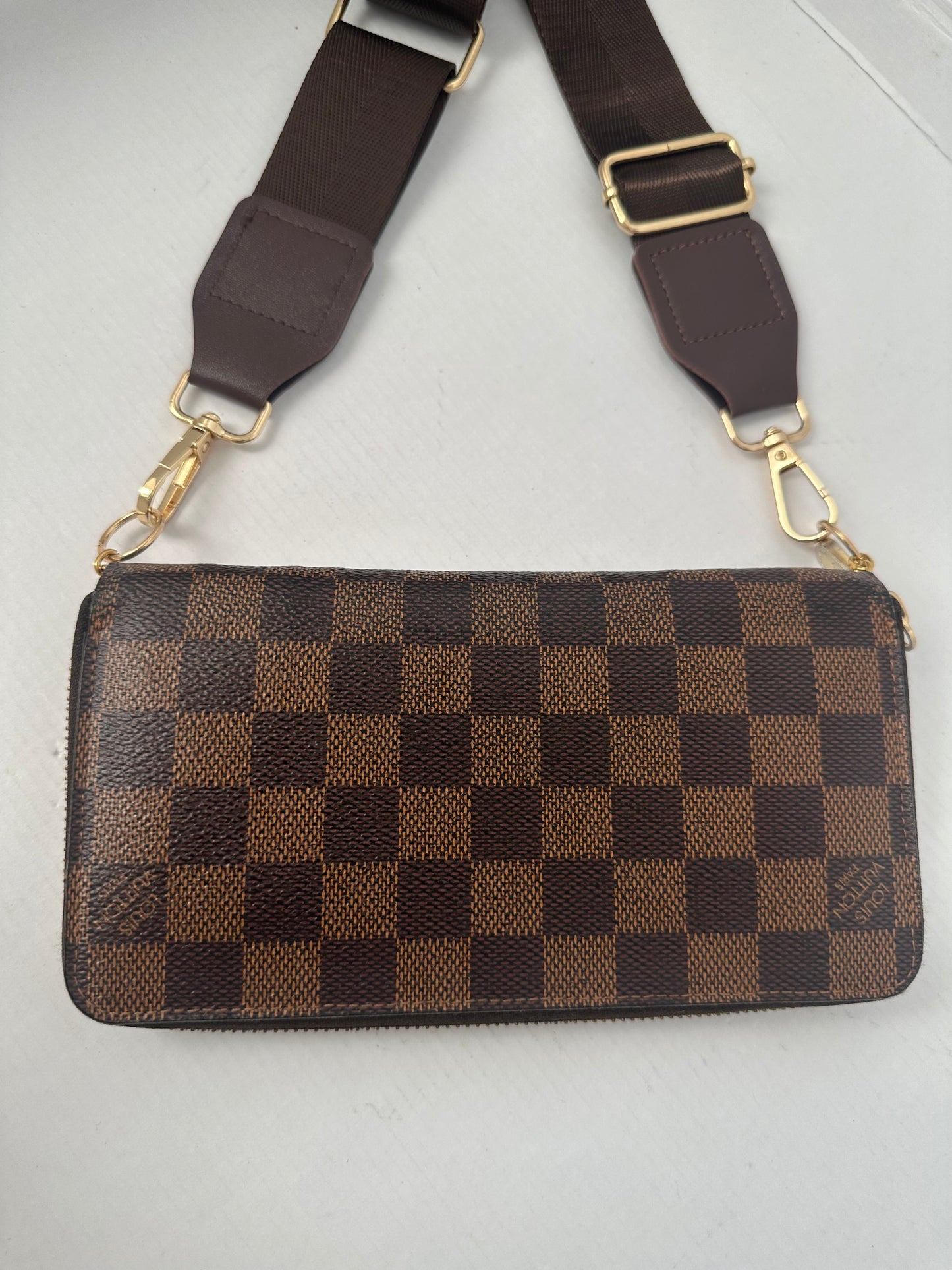 Louis Vuitton Damier Ebene long zippy on strap