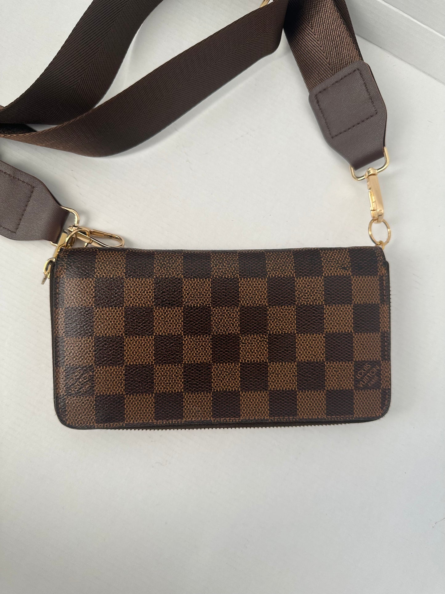 Louis Vuitton Damier Ebene long zippy on strap