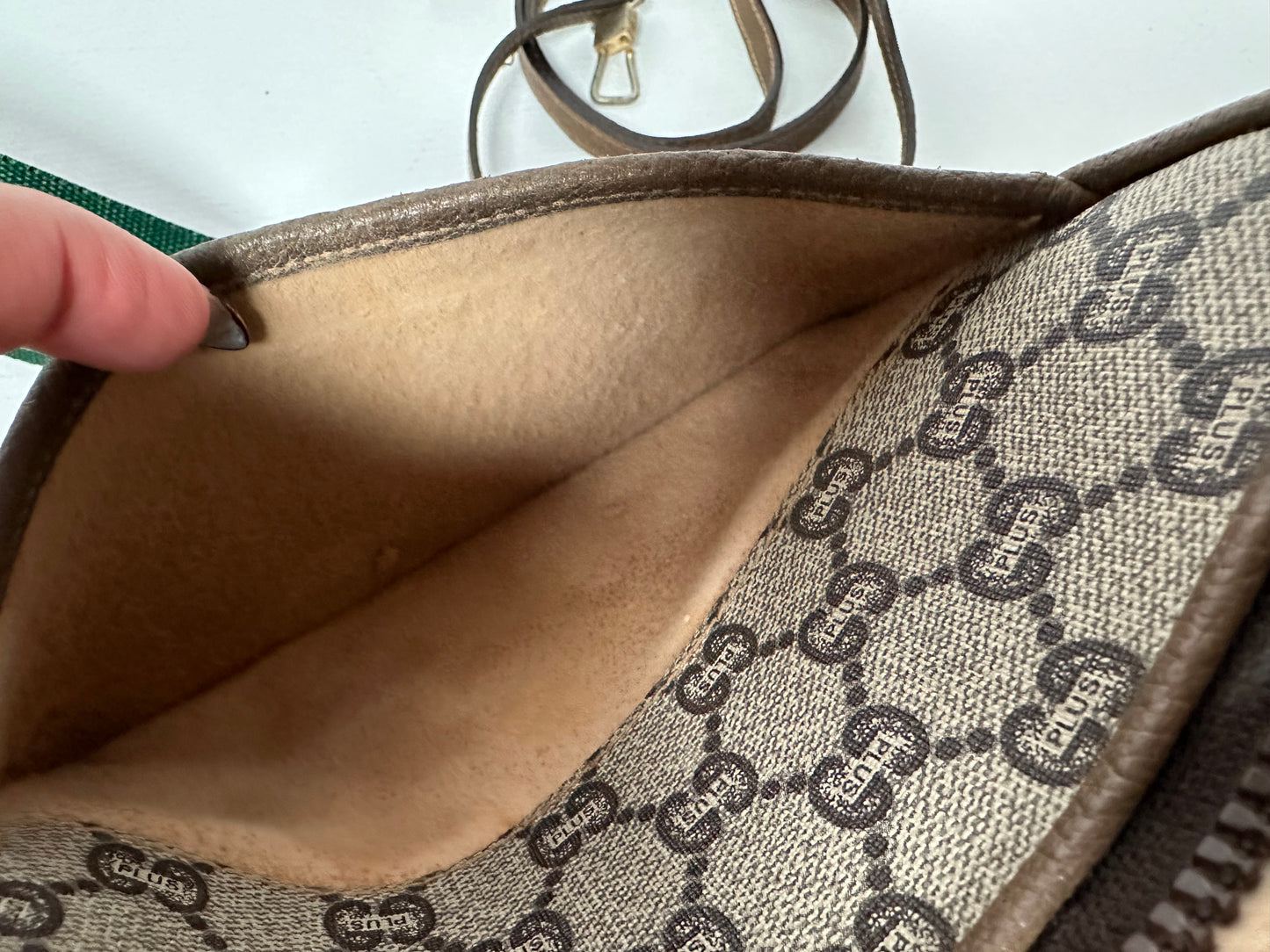 GUCCI Crossbody vintage with certificate of authenticity