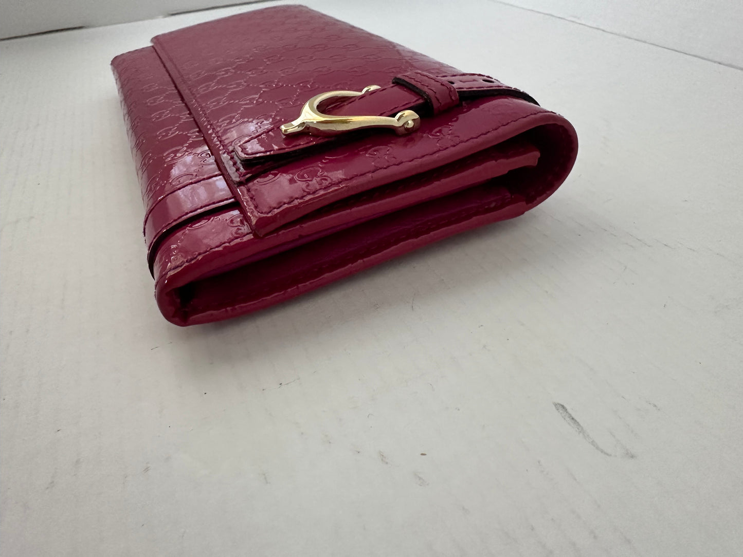 Gucci Patent Microguccissima wallet WOC