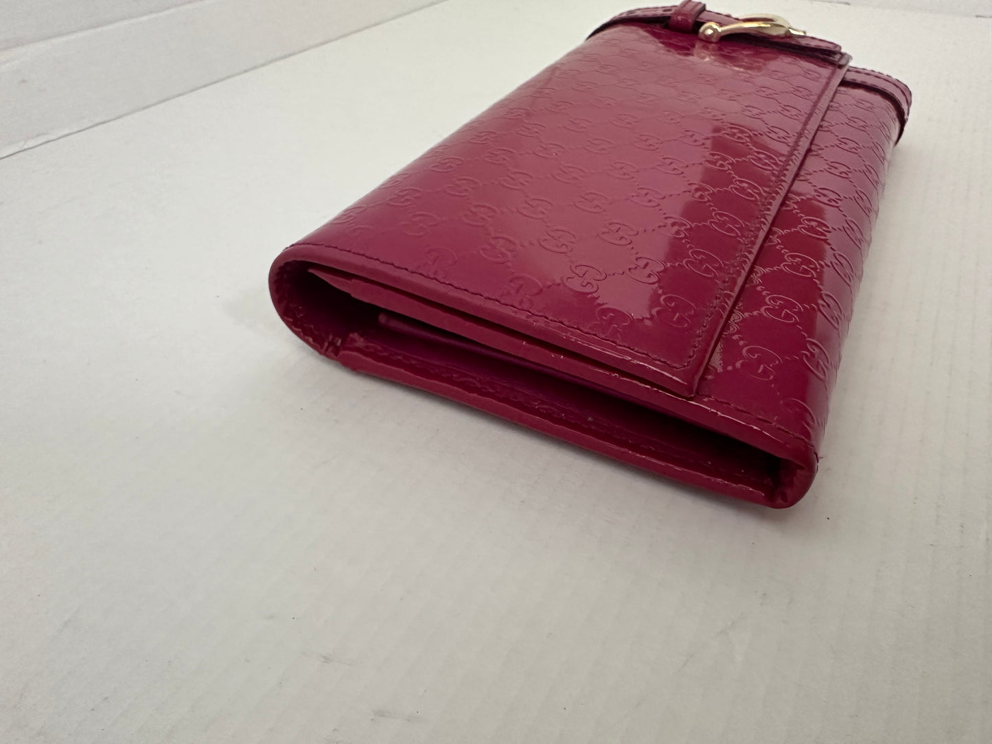 Gucci Patent Microguccissima wallet WOC