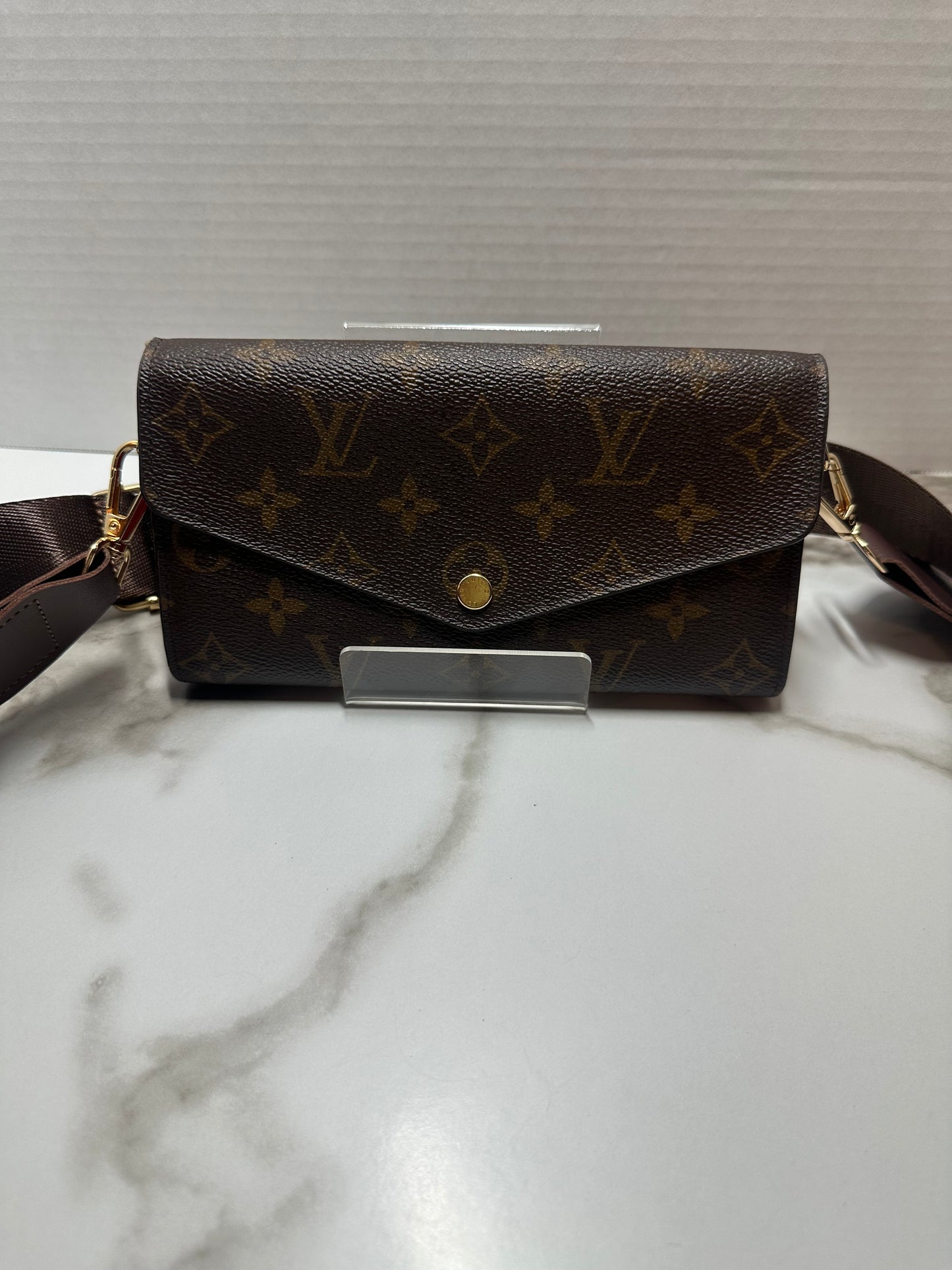 Available LOUIS VUITTON Monogram Sarah Wallet to Crossbody