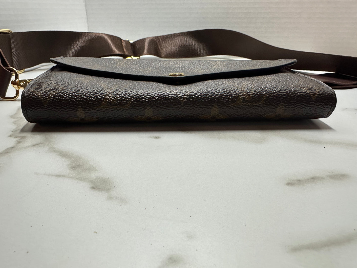 Available LOUIS VUITTON Monogram Sarah Wallet to Crossbody