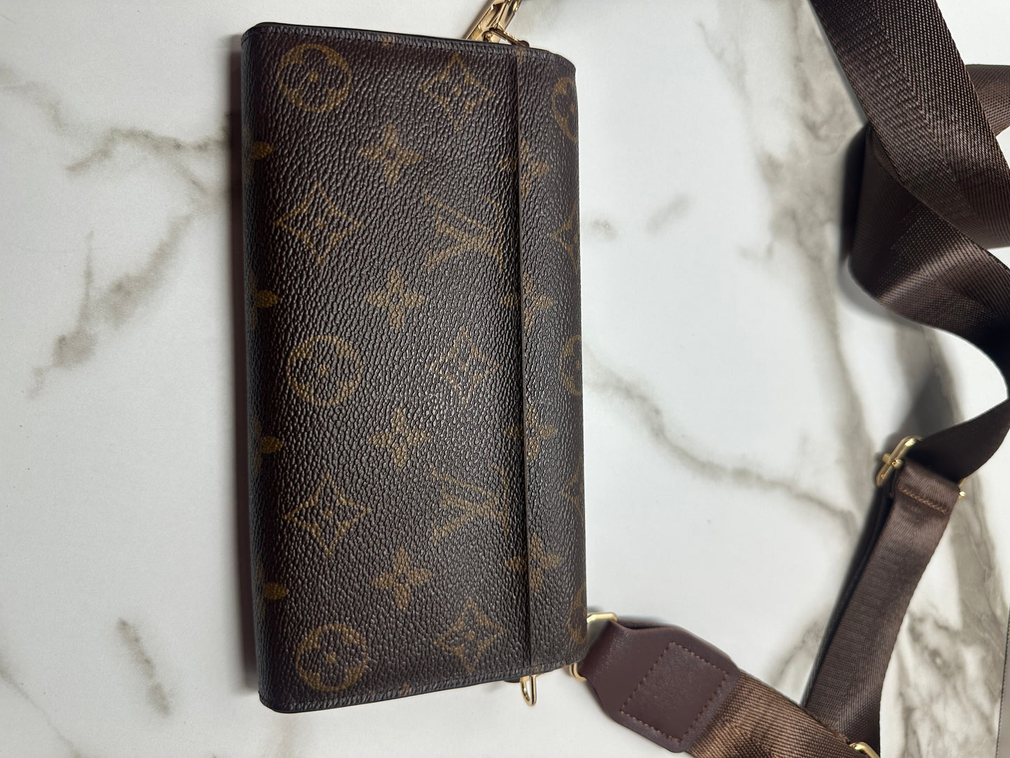 Available LOUIS VUITTON Monogram Sarah Wallet to Crossbody