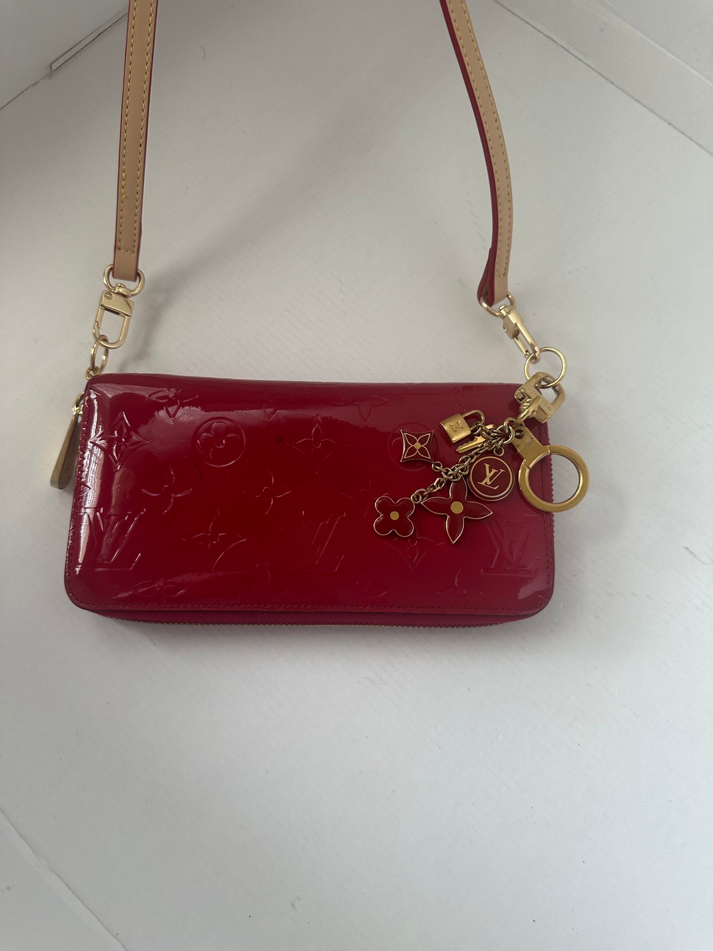 Louis Vuitton Vintage Vernis Zippy Wallet WOC red