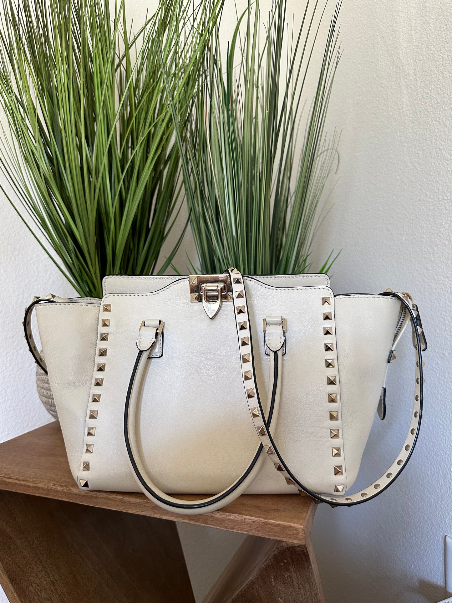 VALENTINO IVORY ROCKSTUD CROSSBODY SMALL TOTE BAG with strap