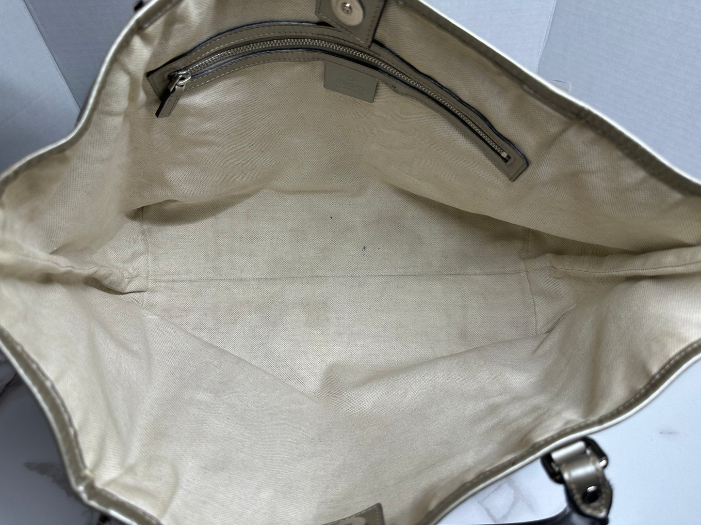 Available Gucci GG implementation Tote Bag Silver
