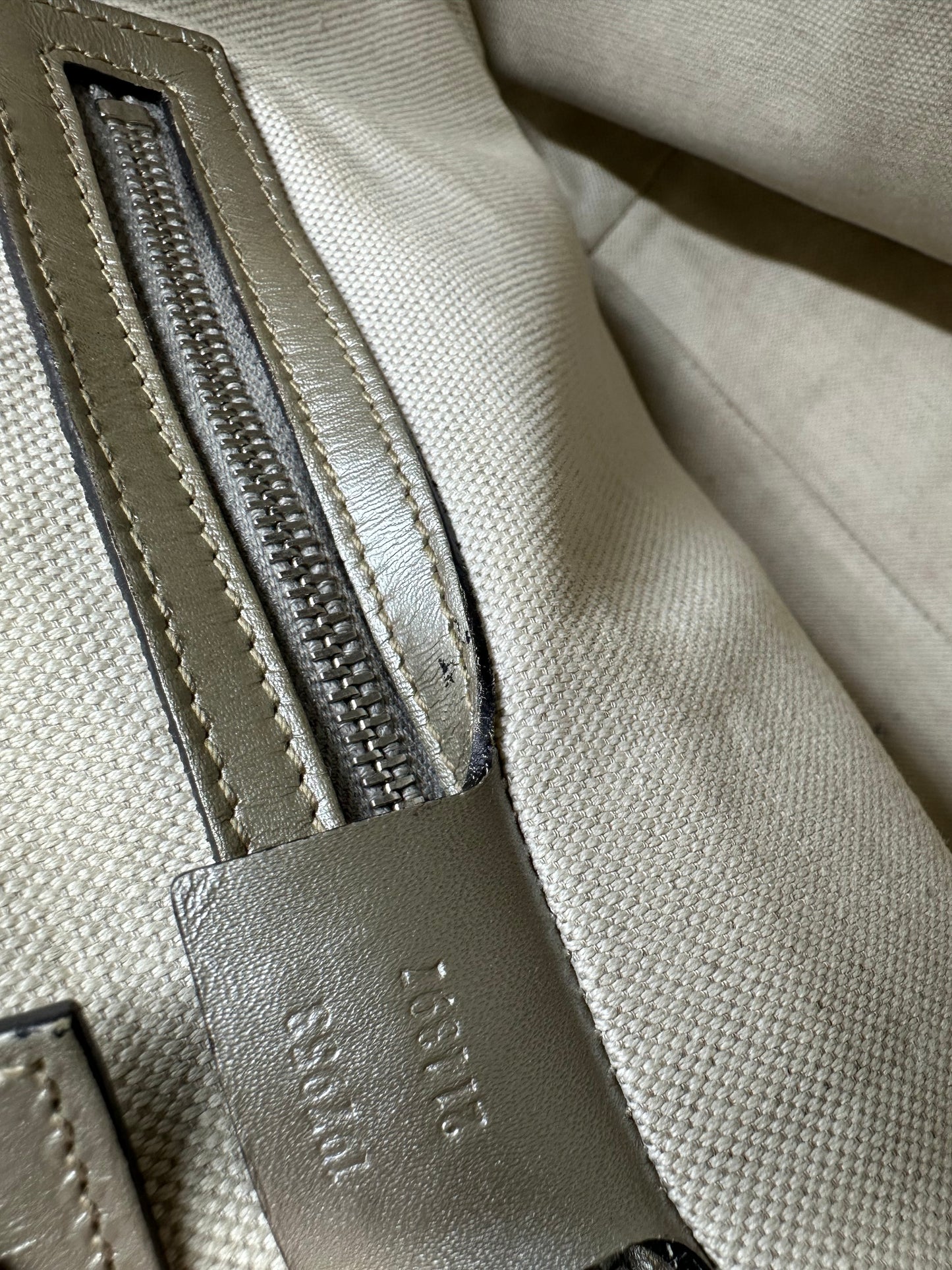Available Gucci GG implementation Tote Bag Silver