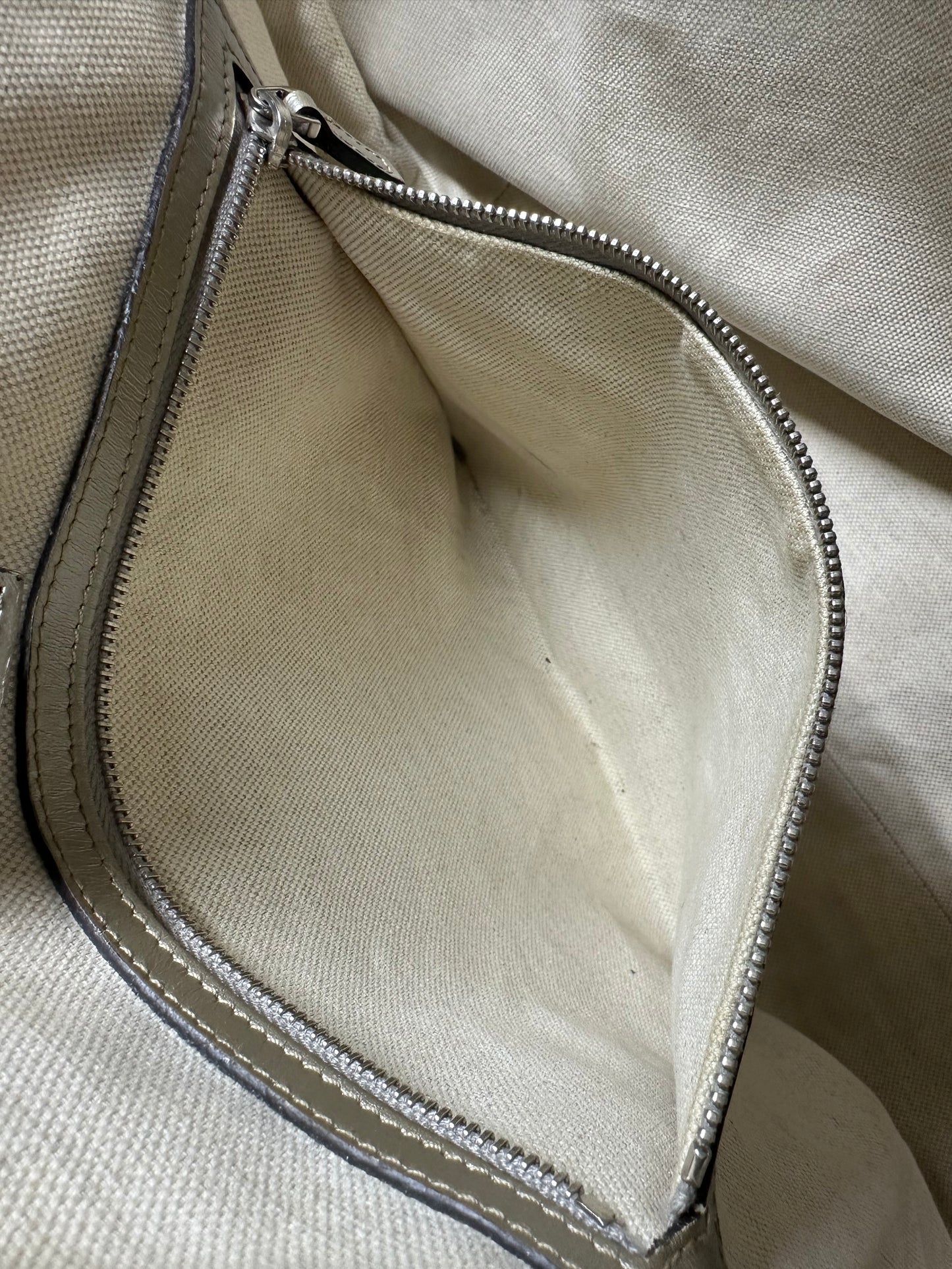 Available Gucci GG implementation Tote Bag Silver