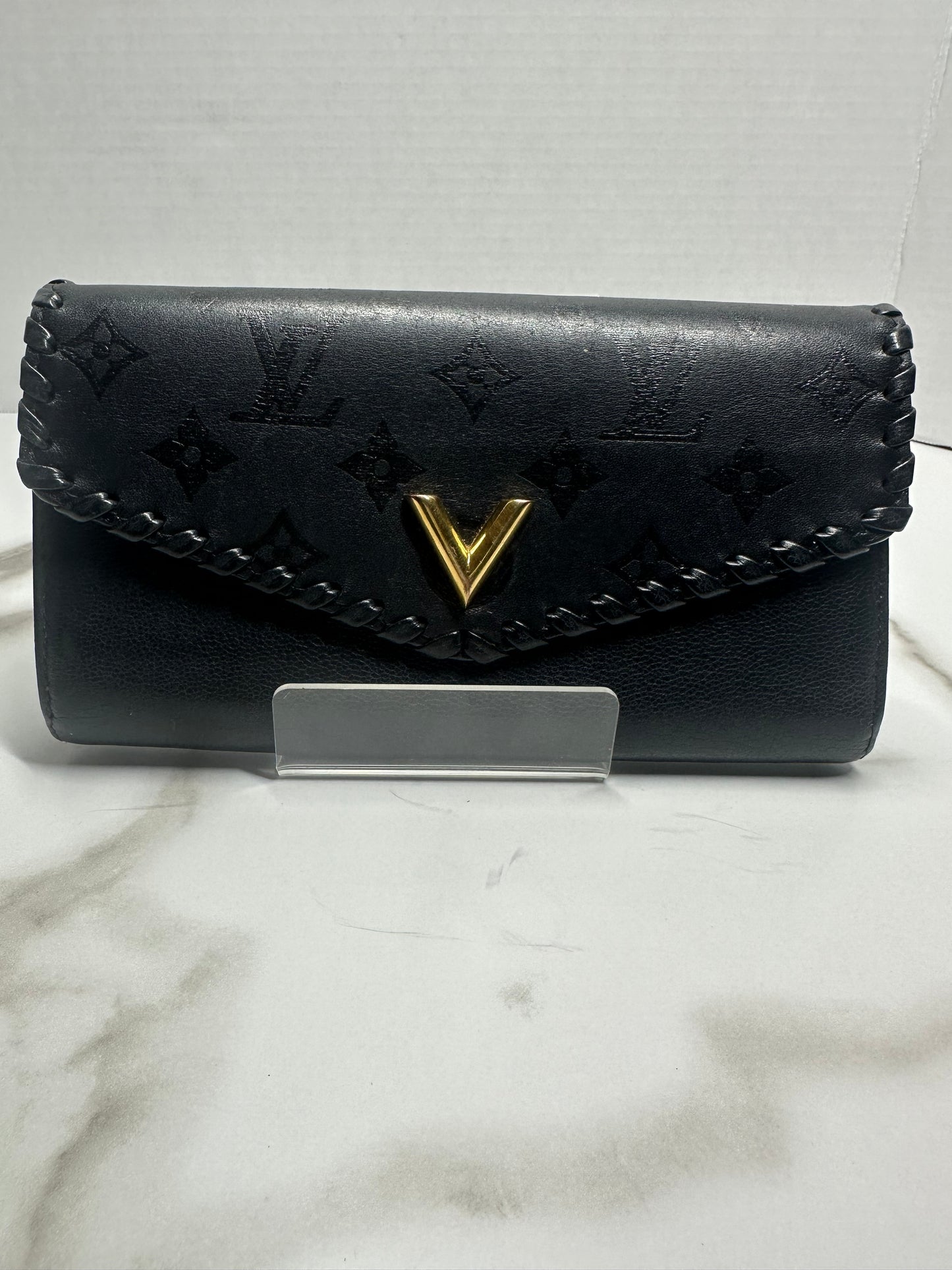 Available Louis Vuitton Cuir Plume Very Black Long Wallet