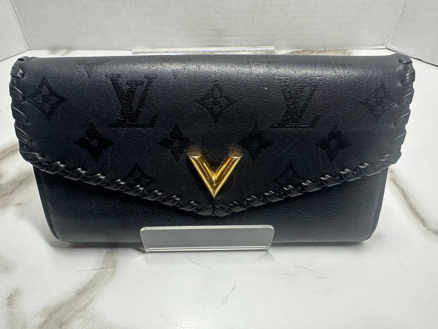 Available Louis Vuitton Cuir Plume Very Black Long Wallet