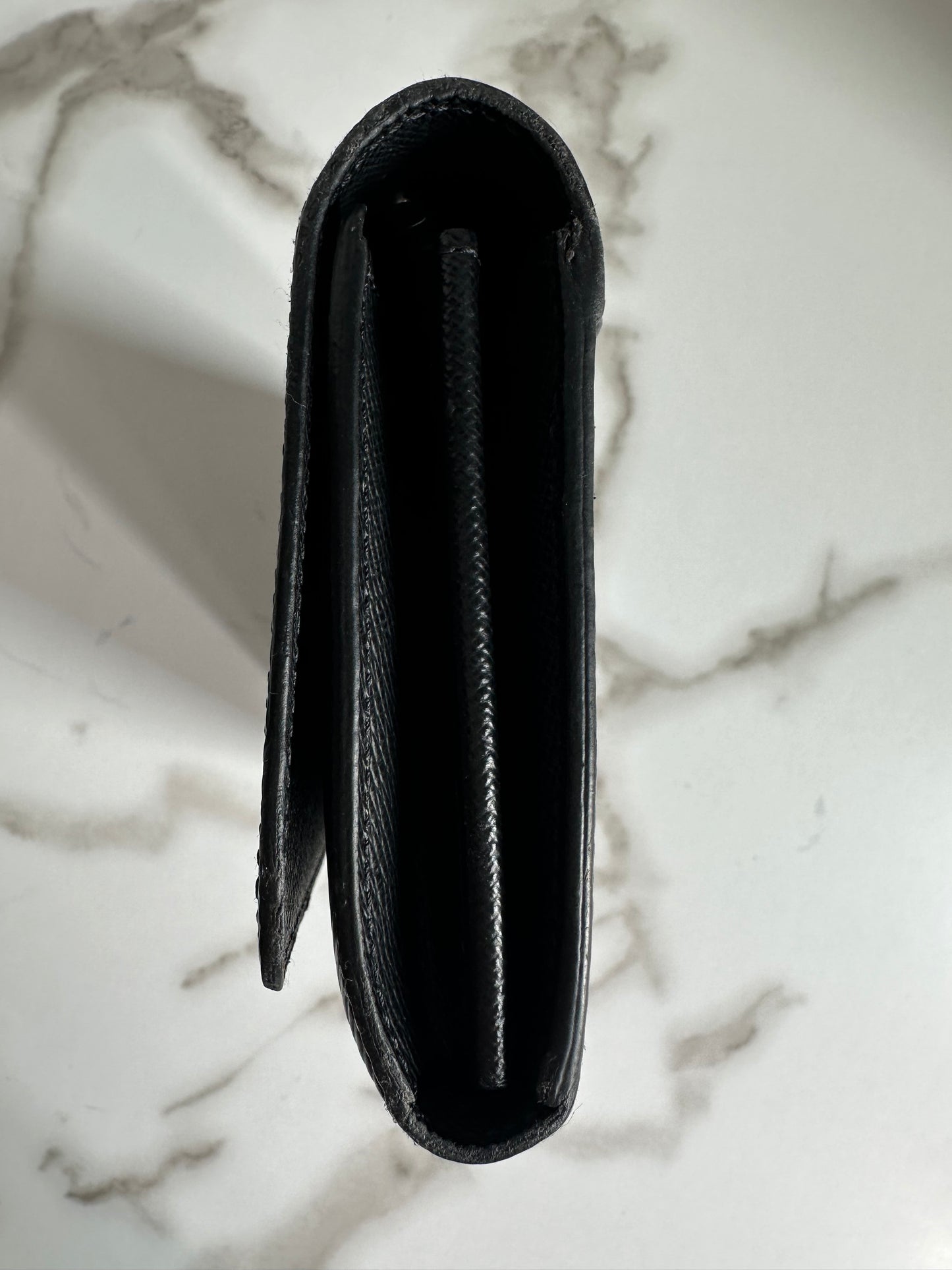 Louis Vuitton Twist wallet in Epi leather/ twist lock