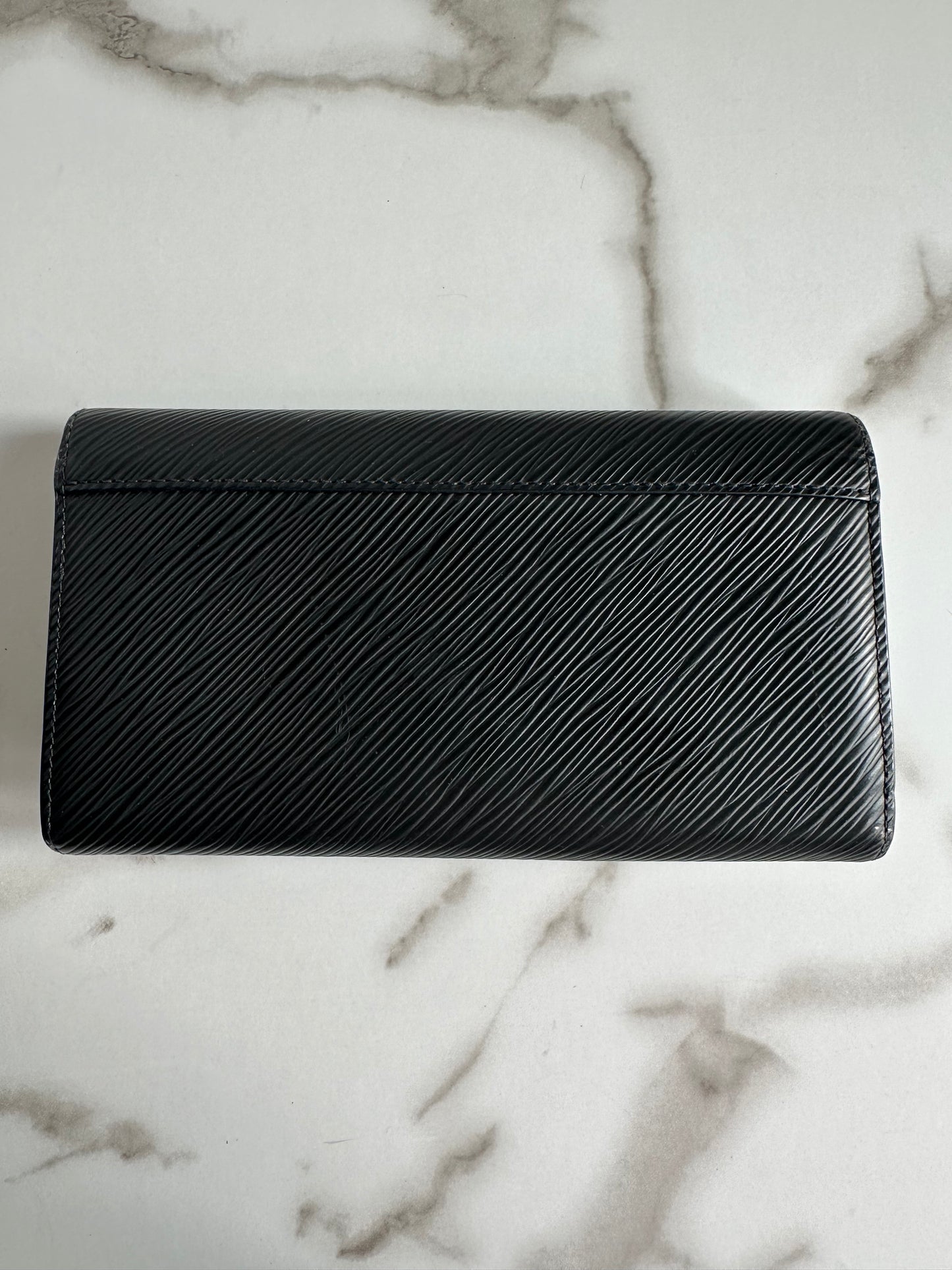 Louis Vuitton Twist wallet in Epi leather/ twist lock