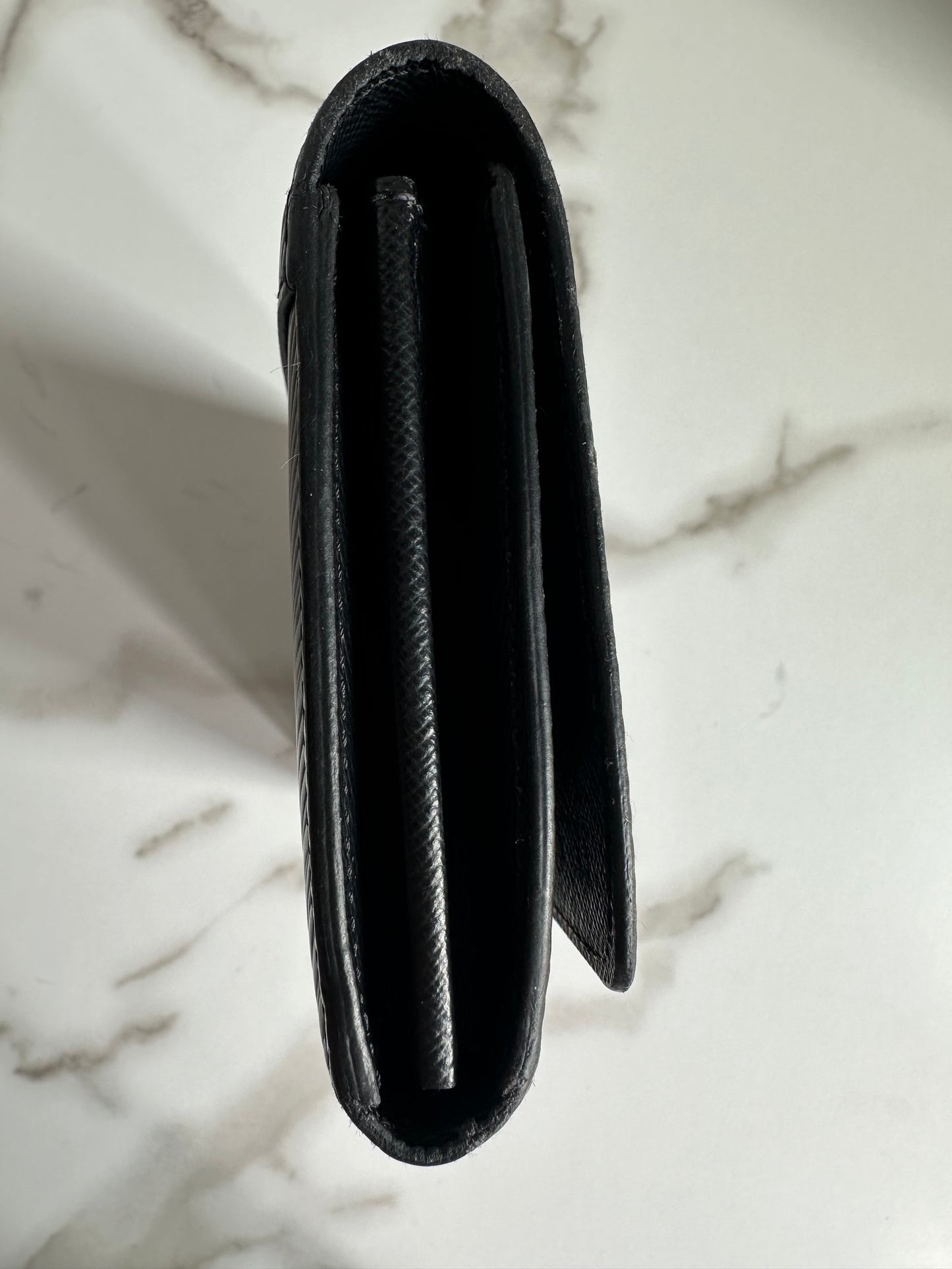 Louis Vuitton Twist wallet in Epi leather/ twist lock