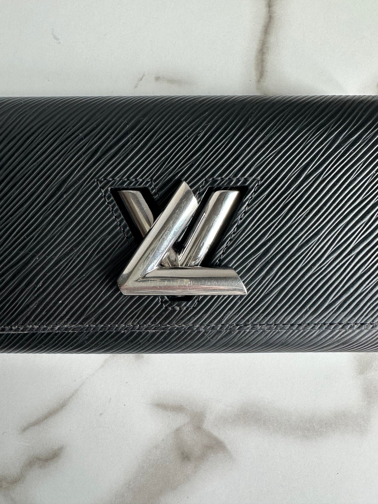 Louis Vuitton Twist wallet in Epi leather/ twist lock