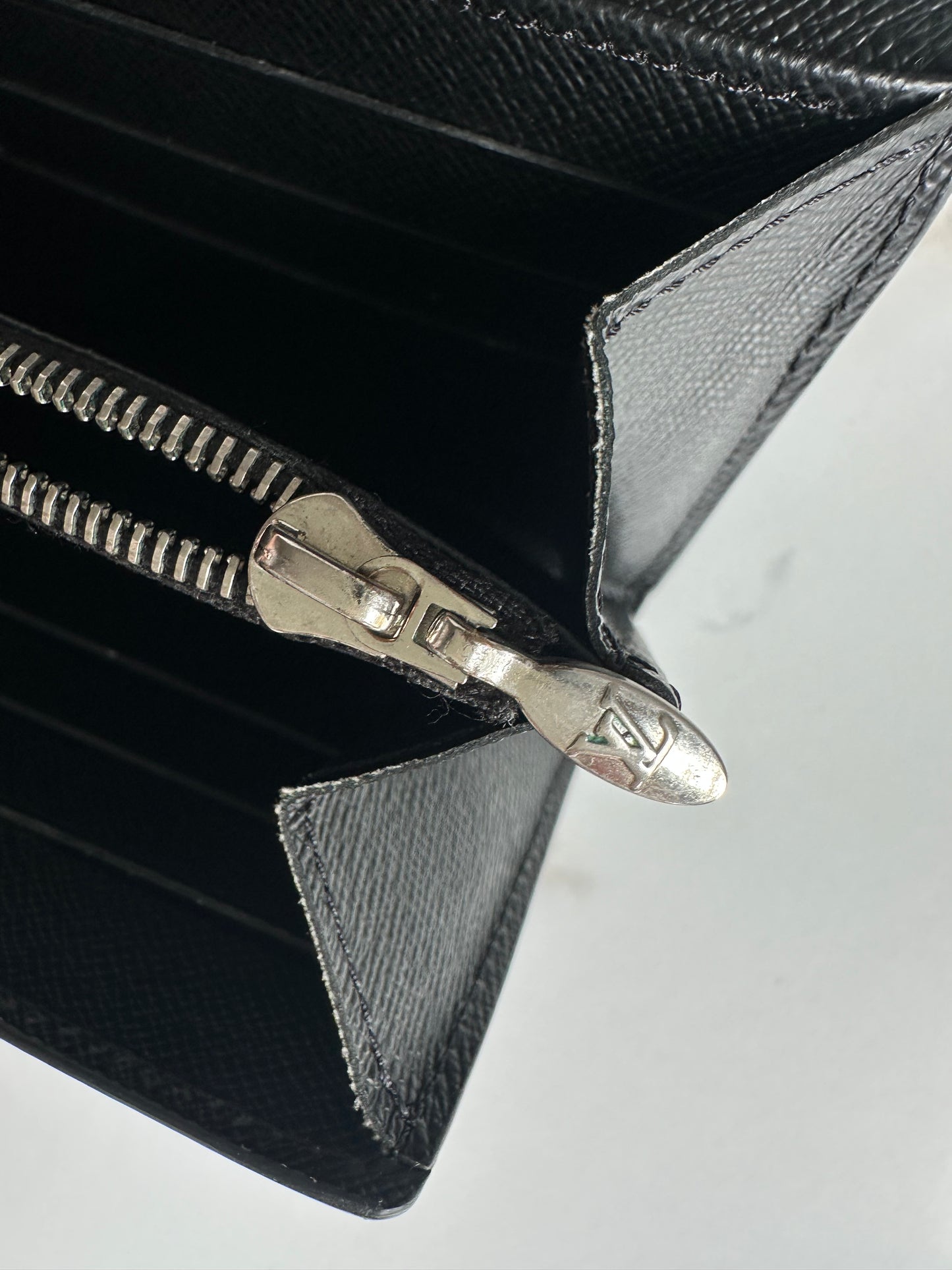Louis Vuitton Twist wallet in Epi leather/ twist lock