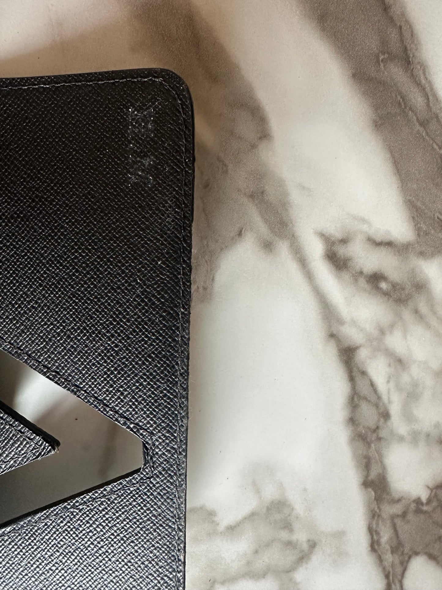 Louis Vuitton Twist wallet in Epi leather/ twist lock