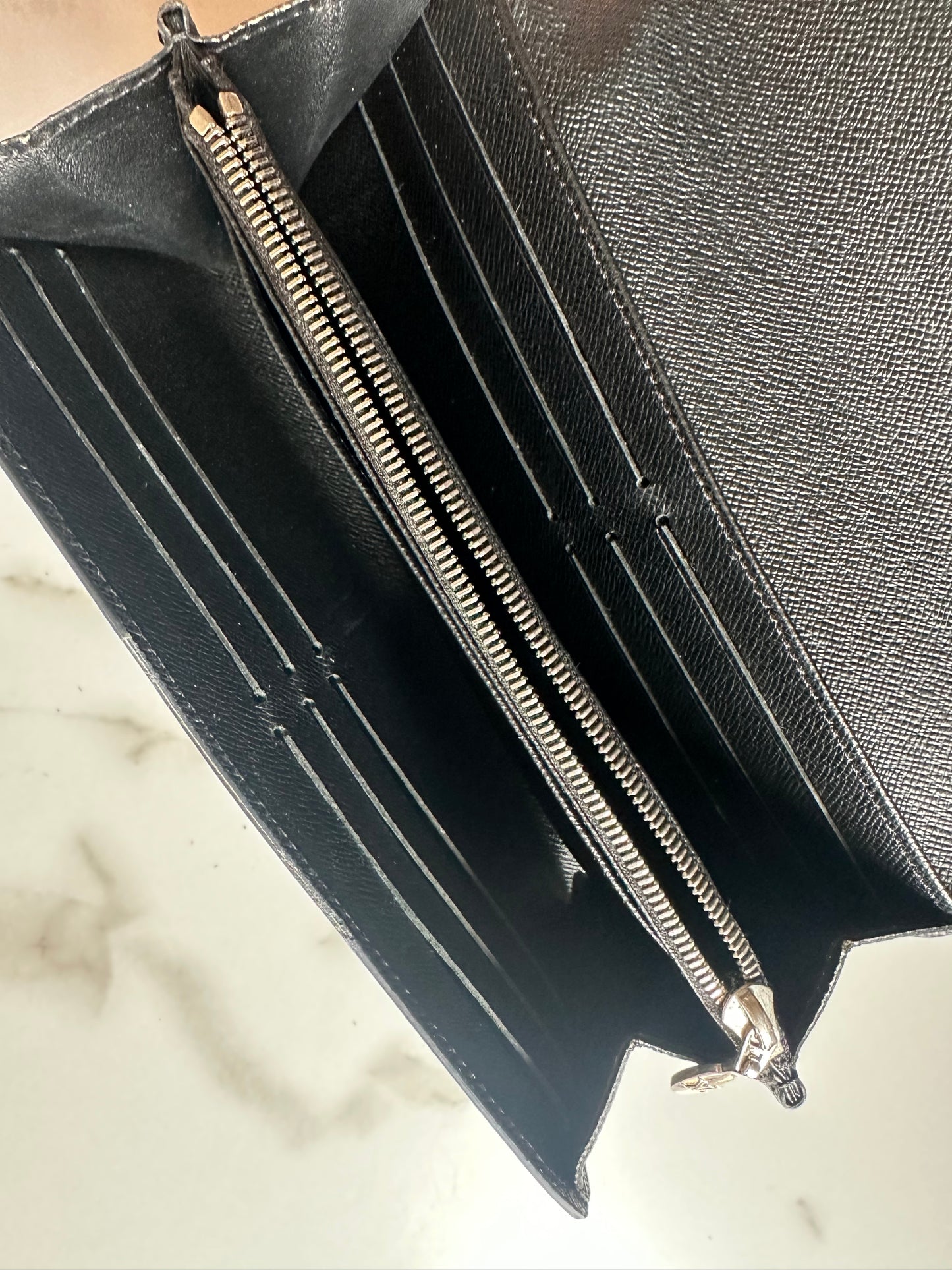 Louis Vuitton Twist wallet in Epi leather/ twist lock