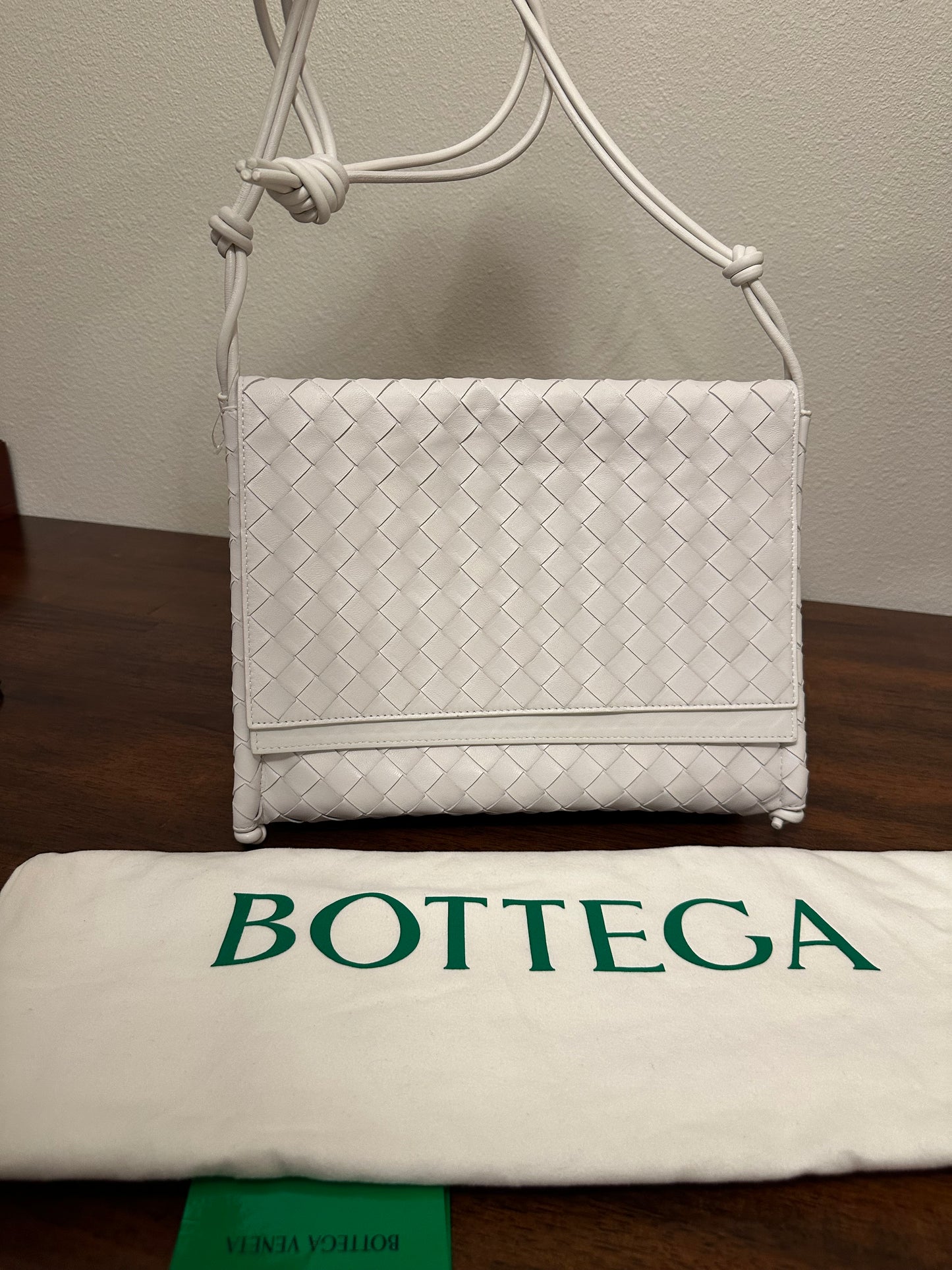 Bottega Veneta TWIST LEATHER HANDBAG