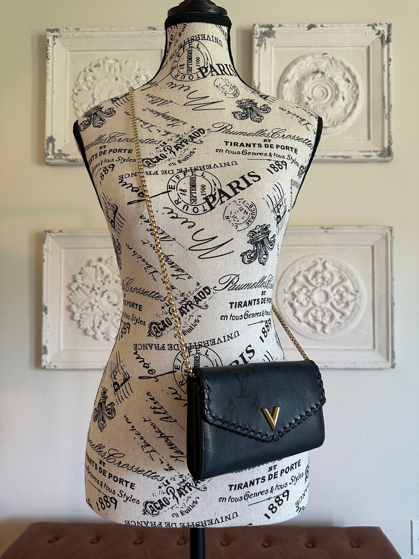 Available Louis Vuitton Cuir Plume Very Black Long Wallet