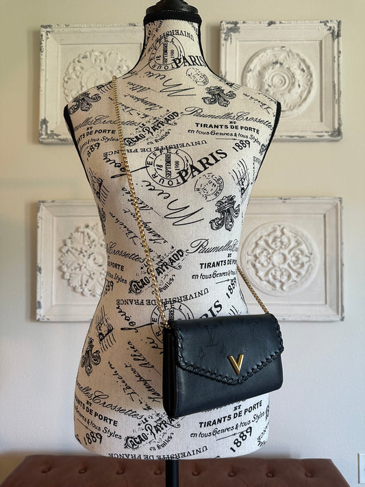 Available Louis Vuitton Cuir Plume Very Black Long Wallet