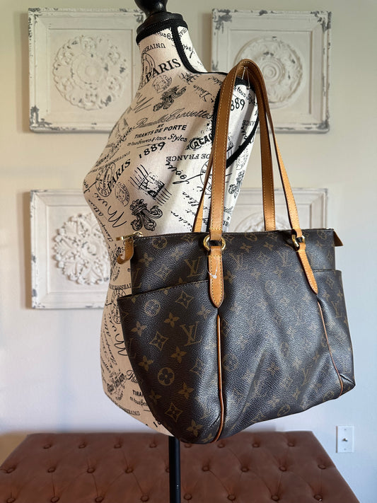 Louis Vuitton Totally Monogram Tote